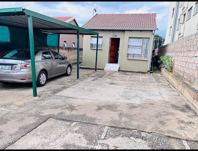 2 BEDROOM HOUSE FOR SALE IN FLEURHOF